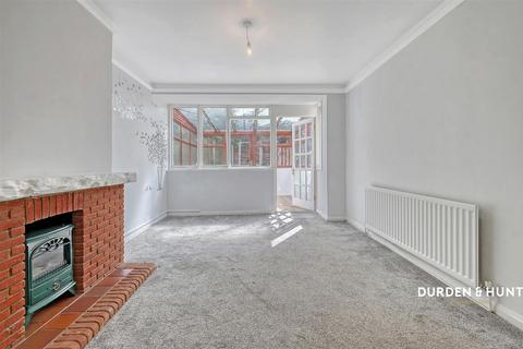 15 Florence Close, Hornchurch, RM12 6LD
