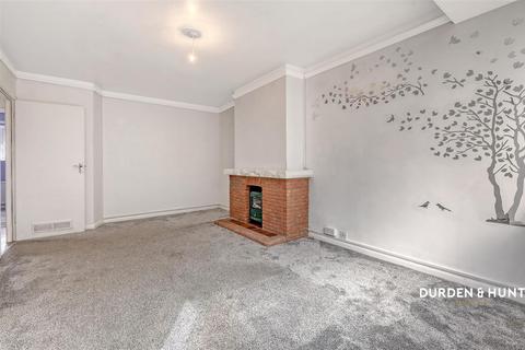 15 Florence Close, Hornchurch, RM12 6LD