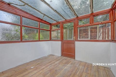 15 Florence Close, Hornchurch, RM12 6LD