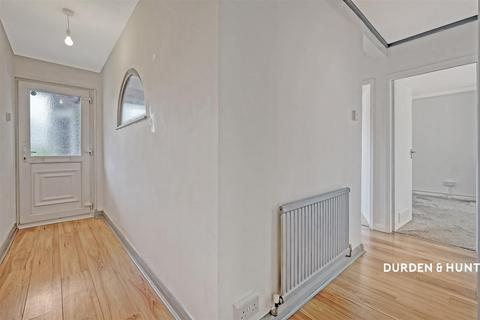 15 Florence Close, Hornchurch, RM12 6LD