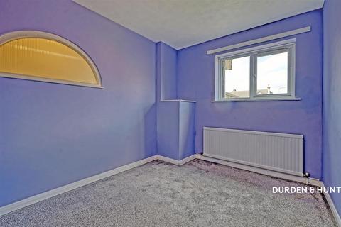 15 Florence Close, Hornchurch, RM12 6LD