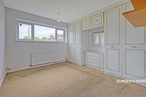 15 Florence Close, Hornchurch, RM12 6LD