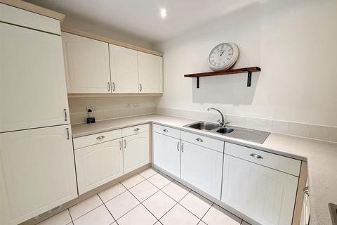 16 Grange Drive, Streetly, Sutton Coldfield, B74 3DT