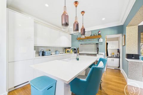 4 bedroom detached house for sale, Temple Lane, Leeds