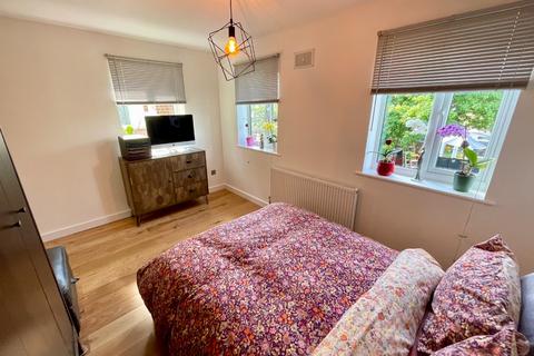 8 Belsham Place, Luton, LU2 9UT