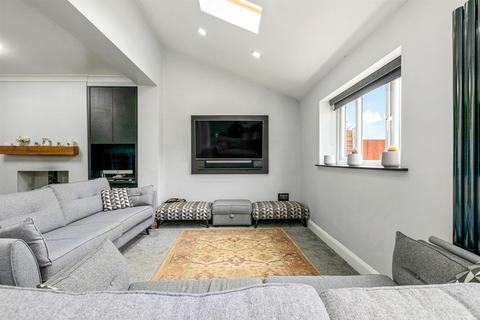 23 Alcester Drive, Leicester, LE5 6LB