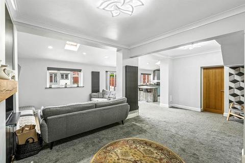 23 Alcester Drive, Leicester, LE5 6LB