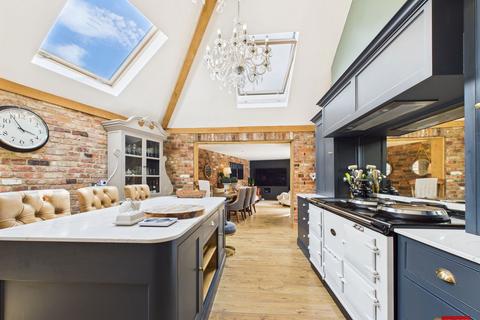 4 bedroom semi-detached house for sale, Wainlode Hill, Gloucester GL2