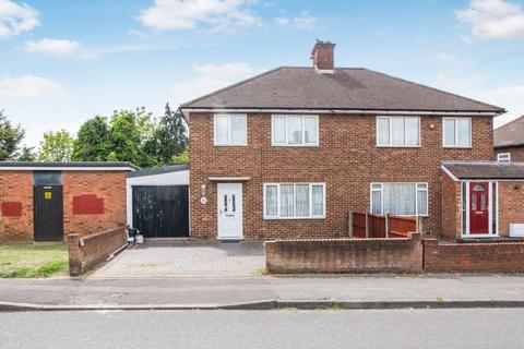 3 bedroom semi-detached house to rent, Vernon Road, Romford