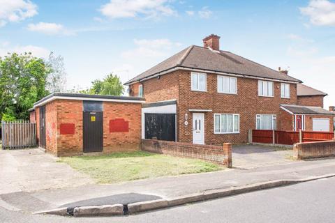 3 bedroom semi-detached house to rent, Vernon Road, Romford