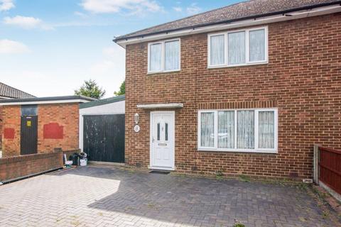 3 bedroom semi-detached house to rent, Vernon Road, Romford