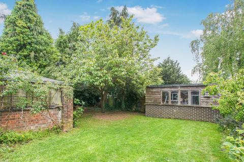 3 bedroom semi-detached house to rent, Vernon Road, Romford