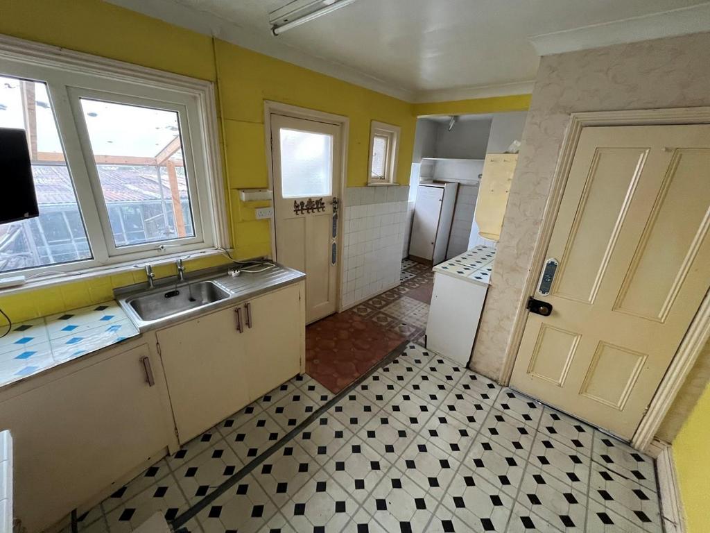 Kitchen 1.jpg