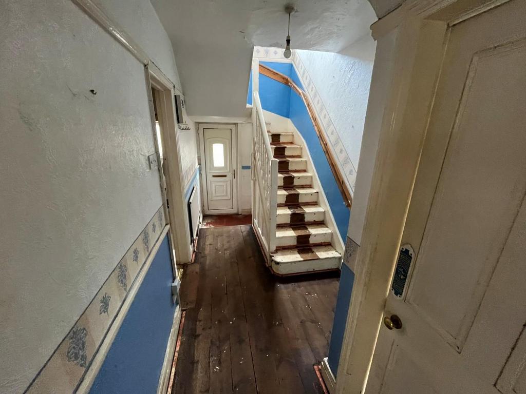 Entrance Hall 1.jpg