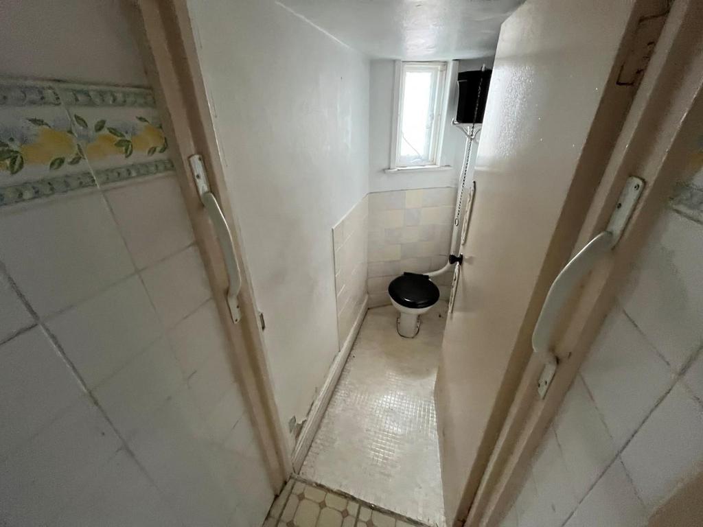 Downstairs wc.jpg