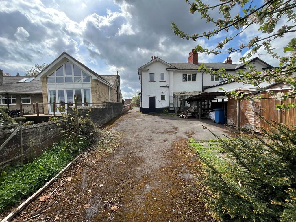 Rear view of property.jpg
