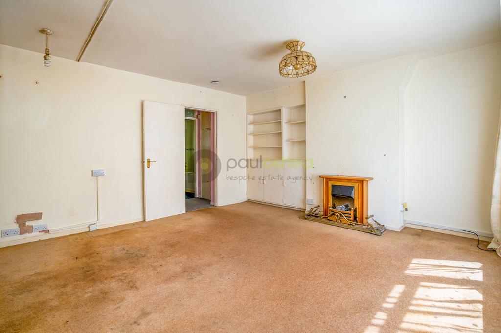 06 For Sale Studio Flat CR8 Lower Barn Road Paul O