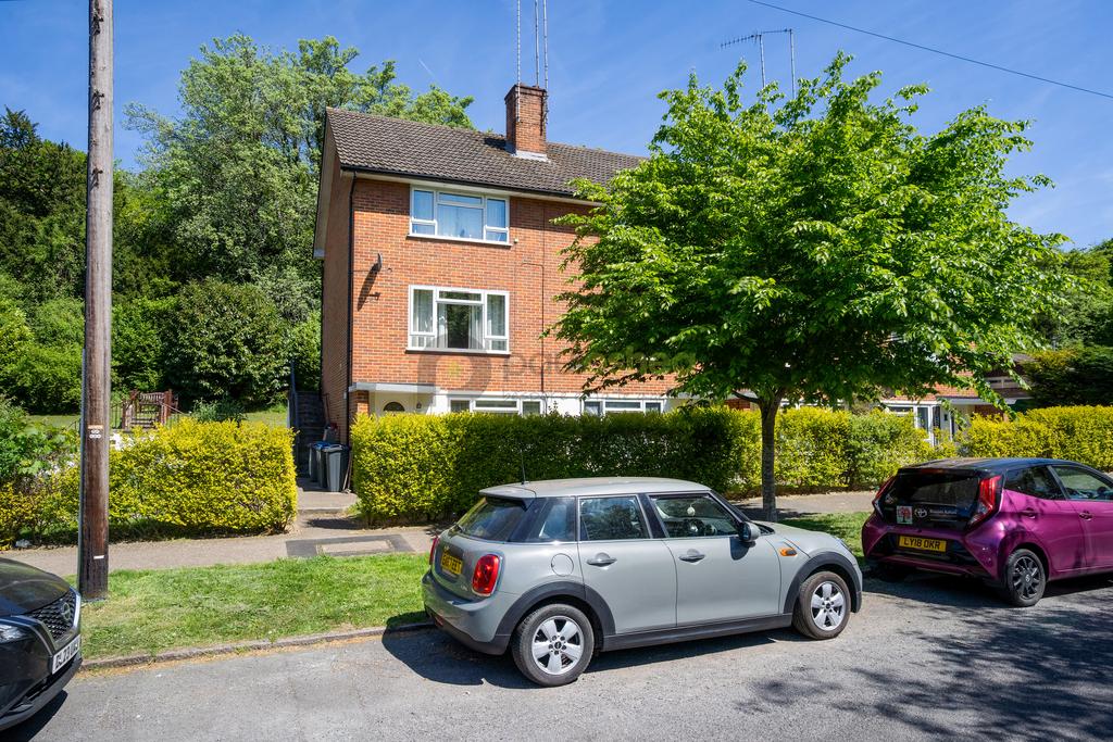 02 For Sale Studio Flat CR8 Lower Barn Road Paul O