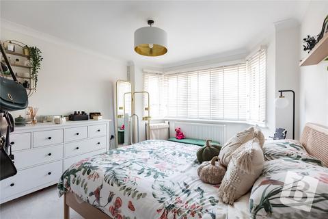 2 bedroom bungalow for sale, Rectory Grove, Wickford, Essex, SS11
