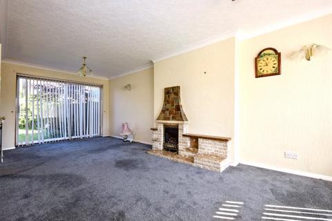 3 bedroom semi-detached house for sale, Thornleigh Crescent, Wakefield, West Yorkshire