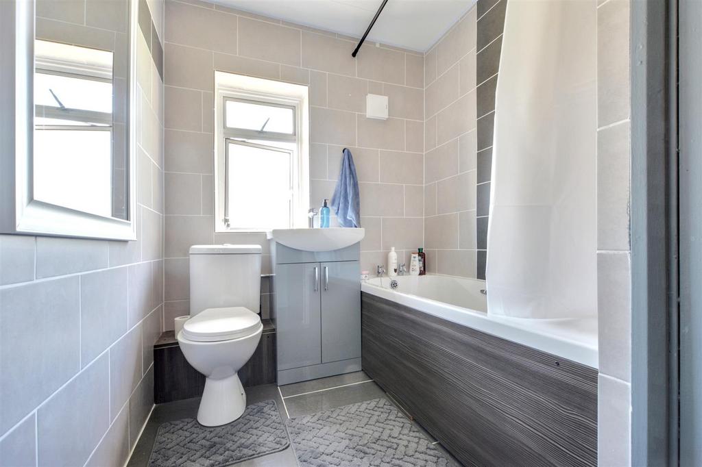 Bathroom 1.jpeg