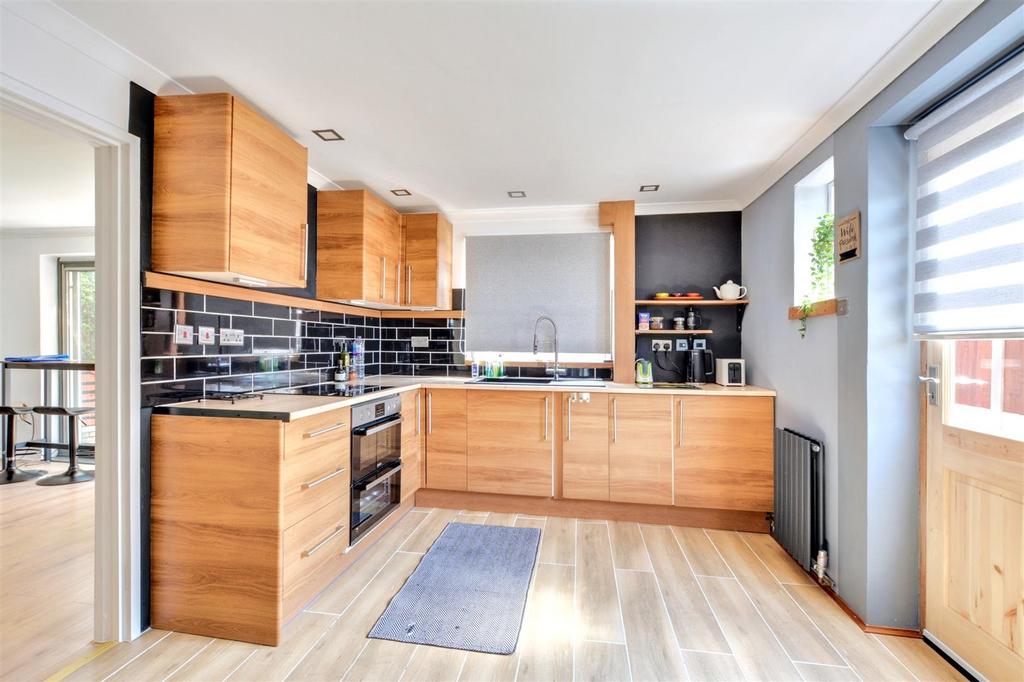 Kitchen 2.jpeg
