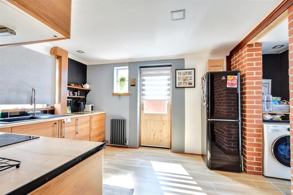 Kitchen 1.jpeg