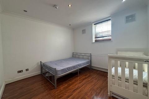 2 bedroom ground floor flat to rent, Villiers Road, London NW2