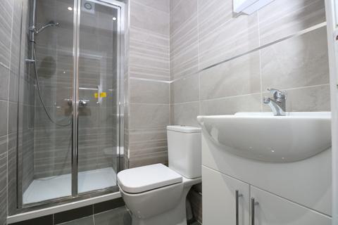 2 bedroom ground floor flat to rent, Villiers Road, London NW2
