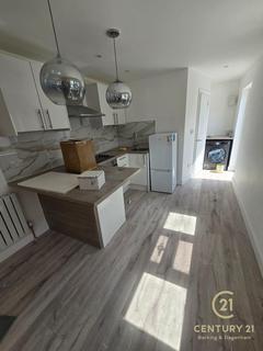 Studio to rent, Cavendish Gardens