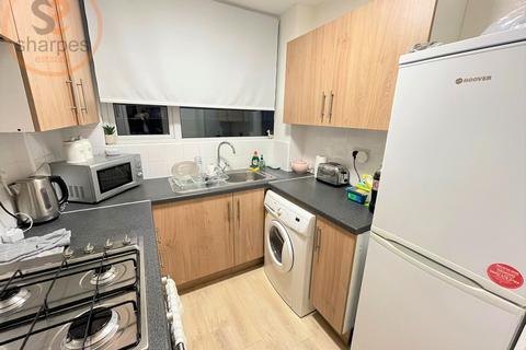 1 bedroom flat to rent, Marion Court, 55 57 Griffiths Road, Wimbledon, London