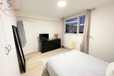 1 bedroom flat to rent, Marion Court, 55 57 Griffiths Road, Wimbledon, London