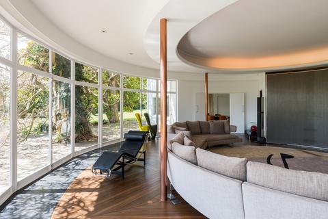 6 bedroom detached house for sale, St. Anns Hill Road, Chertsey, KT16