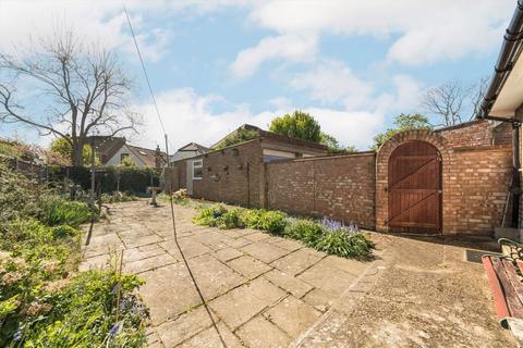 6 Cotswold Road, Hampton, TW12 3JQ