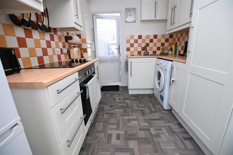 1 bedroom bungalow for sale, Thelma Avenue, Canvey Island SS8