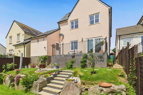 48 Boconnoc Avenue, Callington, PL17 7TW