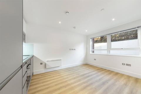 Studio to rent, Wood Street, West Sussex RH19