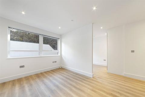 Studio to rent, Wood Street, West Sussex RH19