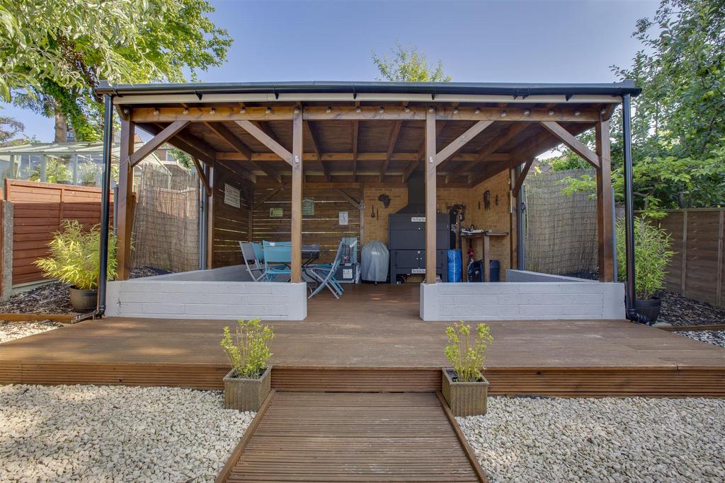 37 Southfield Road, HP13 5 JZ-13.jpg