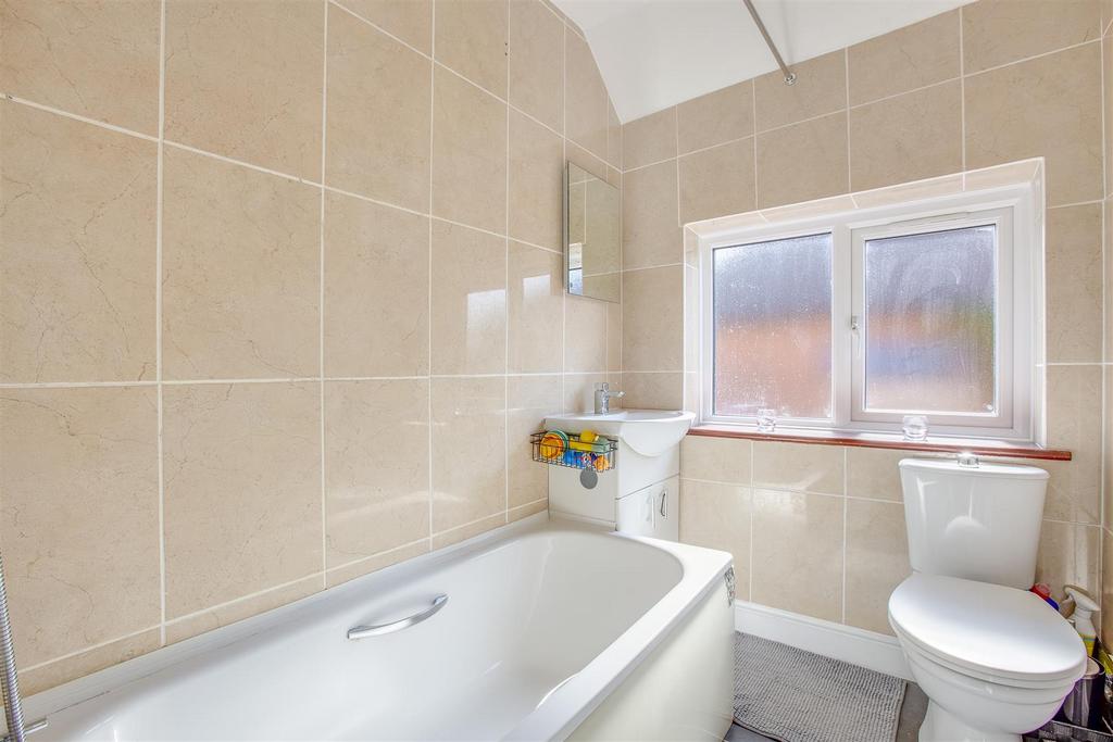 37 Southfield Road, HP13 5 JZ-4.jpg