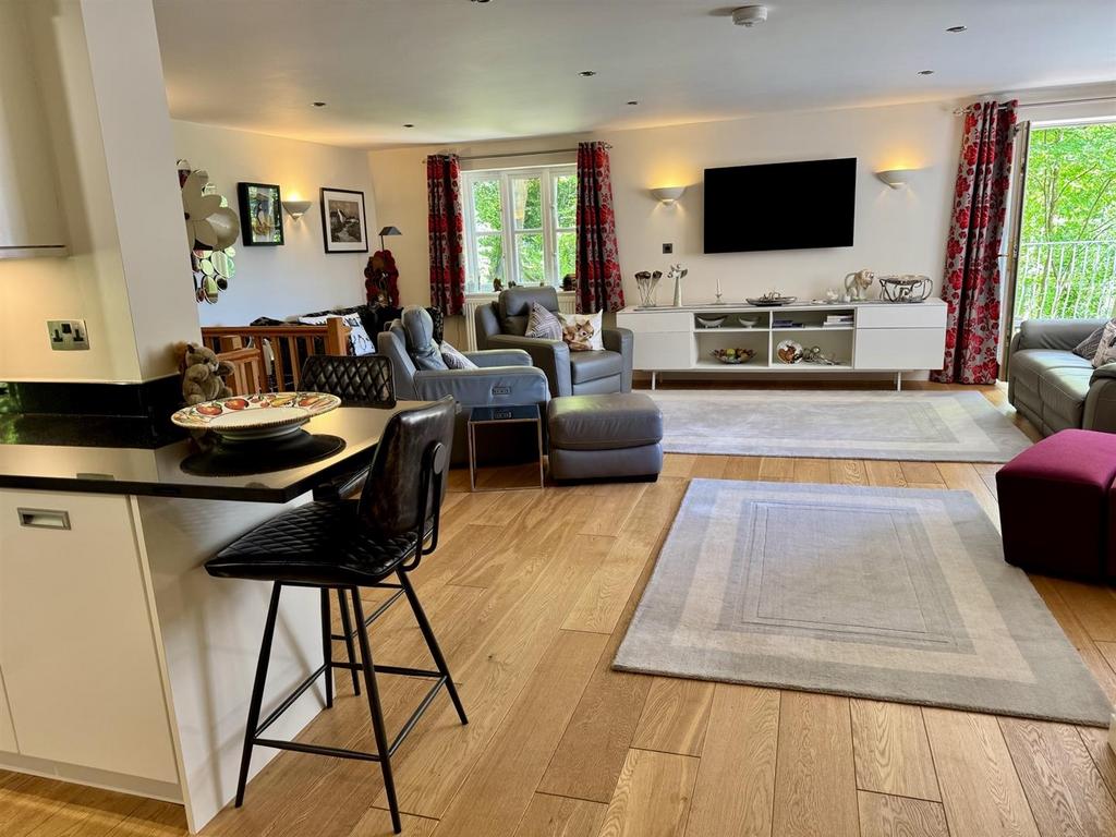 Open Plan Lounge/Dining Area