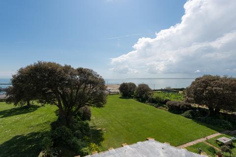 2 bedroom flat to rent, St. Augustines Road, Ramsgate, CT11