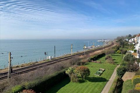 2 bedroom apartment to rent, 46 Grand Parade, Leigh on Sea SS9