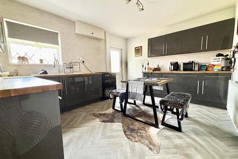 3 bedroom terraced house for sale, Wakefield Road, Swillington, Leeds