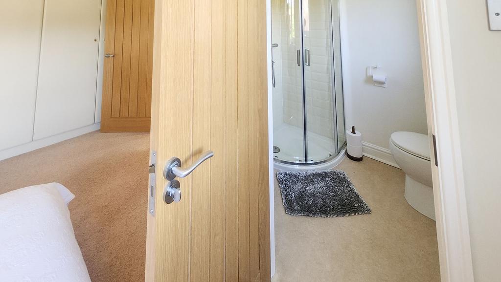 Master Bedroom En Suite