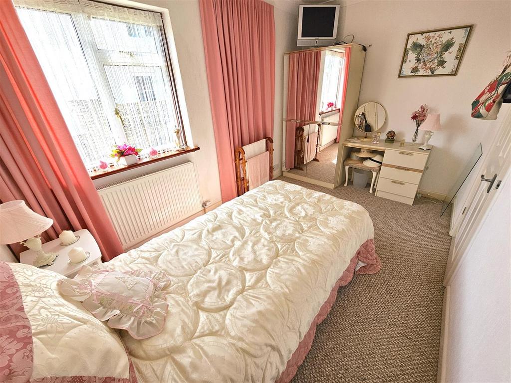 Bedroom 3 (2).jpg