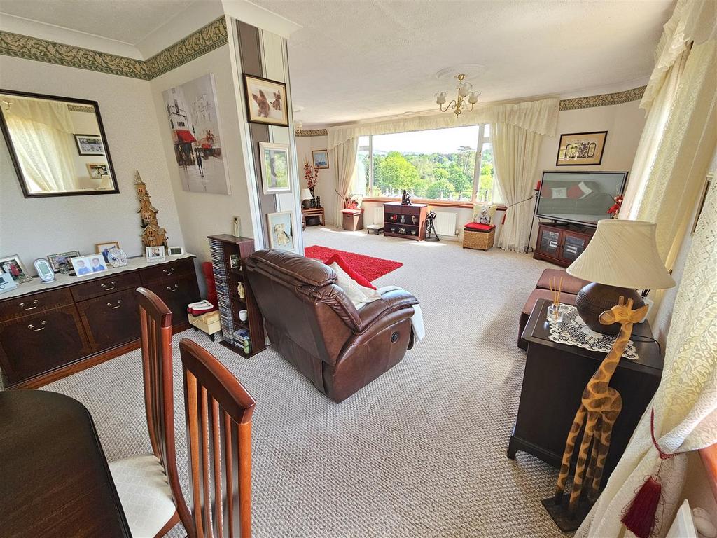 Dining:Living Room.jpg