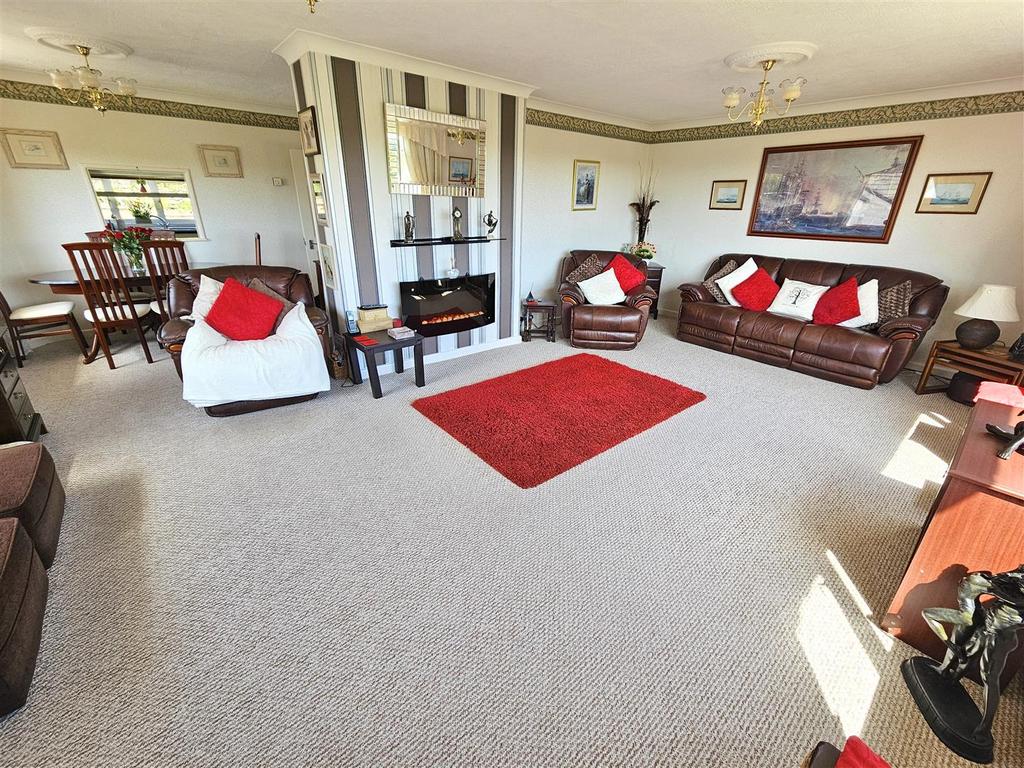 Living Room (2).jpg