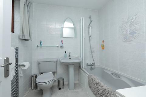 17 Monks Close, Canterbury, CT2 7ET