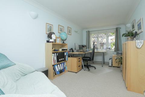 17 Monks Close, Canterbury, CT2 7ET